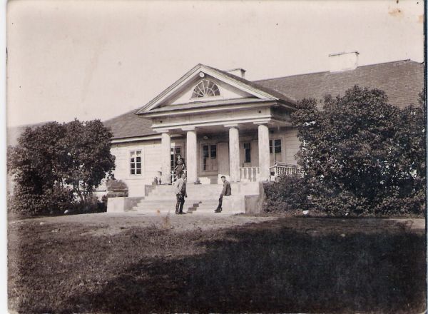 1935