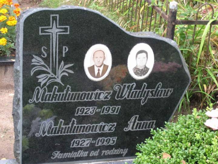 Cmentarzyk w Karaciszkach, grób Mojsiewicz i  Makutynowicza