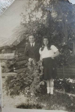 Мой отец  Евгений с сестрой Вандой, 1952 г. х. Вашкеливщина.