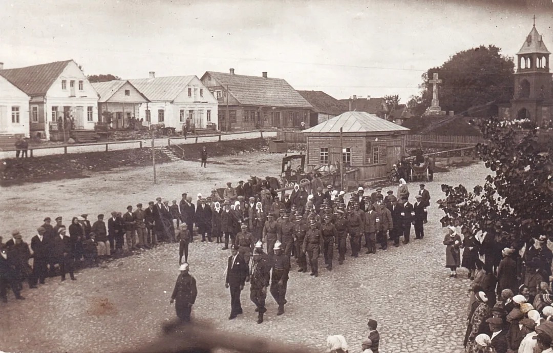 Miasteczko Dziewieniszki (pow. oszmiański, woj. wileńskie), lata 30. XX wieku. Archiwum prywatne Macieja Rościsława Offerta (Polska)