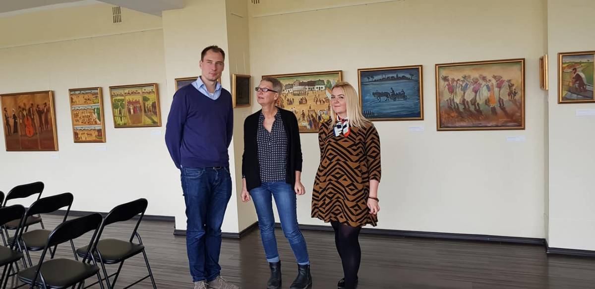 Stała ekspozycja prac urodzonego w Warszawie artyty-malarza Simona Karczmara w Szkole Zawodowej w Dziewieniszkach<br>