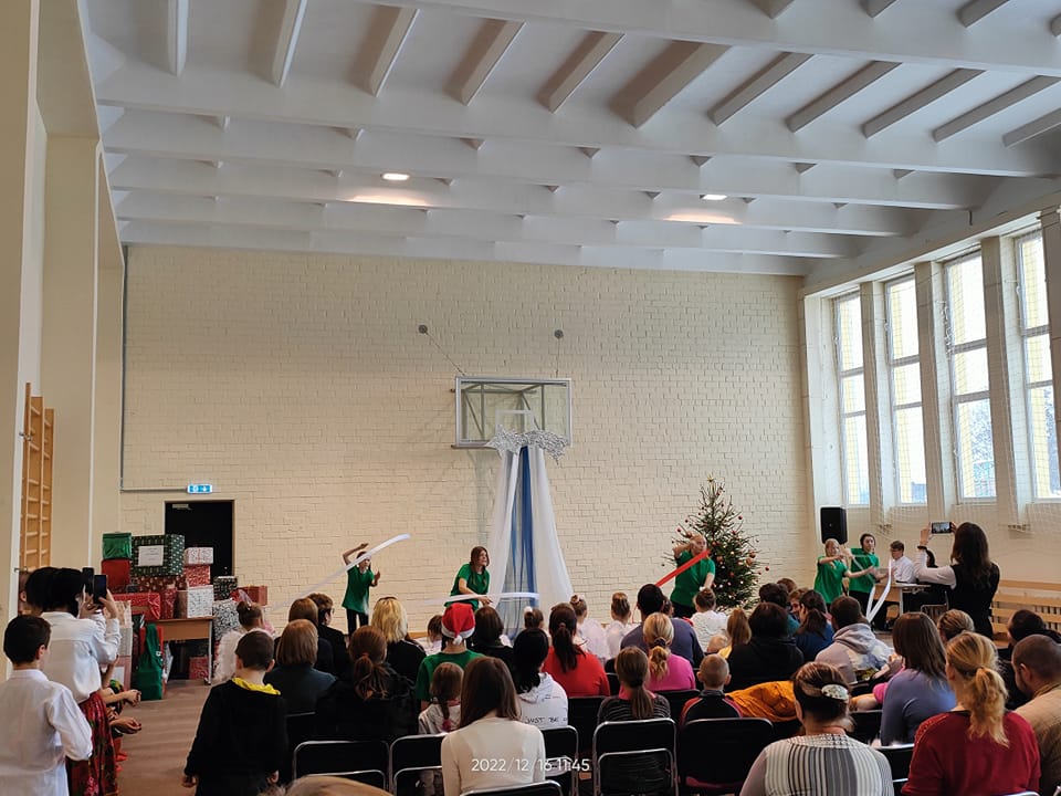 W sali Gimnazjum im. Adama Mickiewicza w Dziewieniszkach