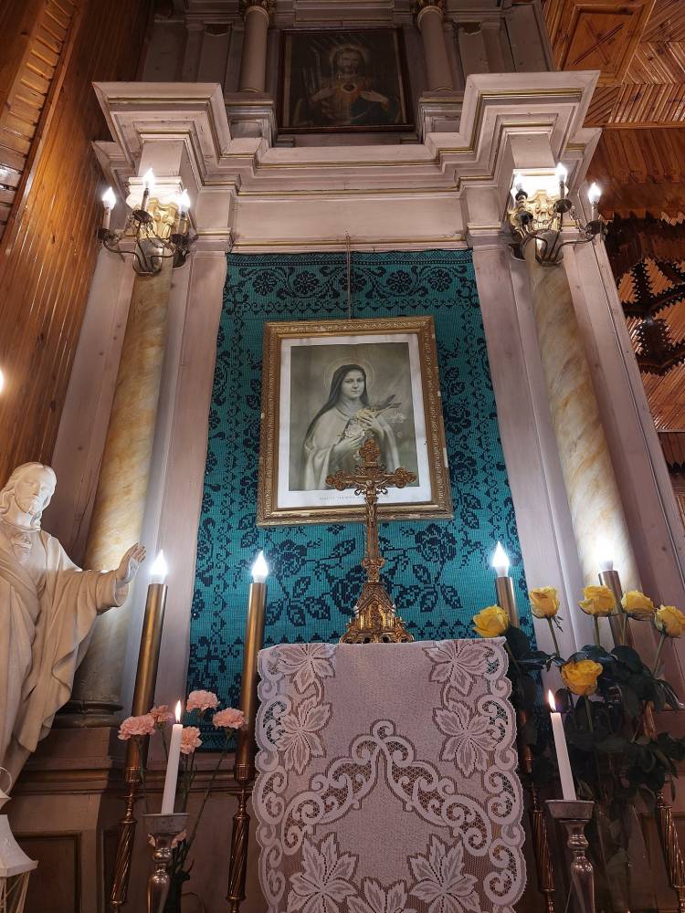 Fragment wnętrza kościoła w Dziewieniszkach