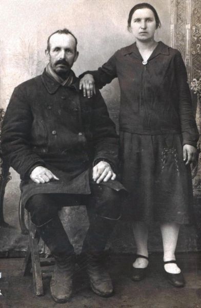 Тычина Адам Николаевич с женой Александрой Венедиктовной. 1936 год