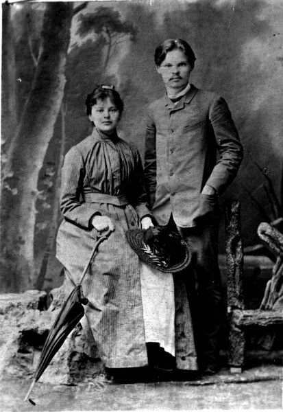 Мария Ивановна Бильдзюкевич (ур. Яштольд-Говорко) с мужем Леонидом Викторовичем Бильдзюкевичем 1890 -е годы Мария Ивановна Бильдзюкевич (ур. Яштольд-Говорко) с мужем Леонидом Викторовичем Бильдзюкевичем 1890 -е годы