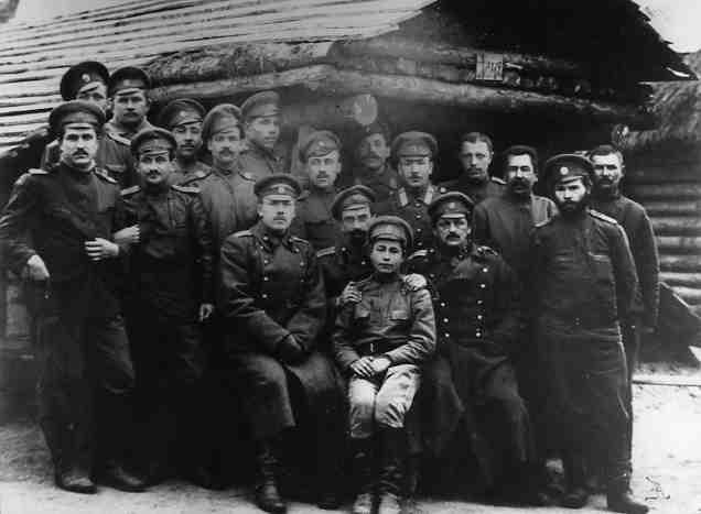  <br><br>Персона<br>Егоров А.П. врач 7-го гренадерского Самогитского полка<br>Картель Д.П. врач 7-го гренадерского Самогитского полка<br>Пальчик А.Г. врач 7-го гренадерского Самогитского полка<br>Альбом: Ал-1294<br>Группа военных врачей и медперсонала 7-го гренадерского Самогитского полка. В группе (сидят слева направо):А.П.Егоров, Д.П.Картель, А.Г.Пальчик.<br>Дата съемки: 23.11.1916<br>Место съемки: Россия, Минская губ./Подлесейки д.