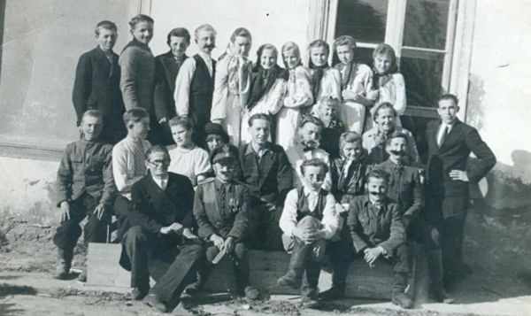 Школьный театр Сновской школы 1944год. Спектакль