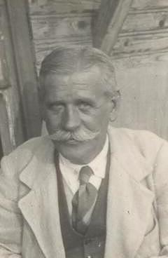 Romuald Janowski. Ojciec Janiny Olszańskiej. W 1940 roku wywieziony z Zababia do Kargowiny w obwodzie archangielskim, gdzie zmarł.