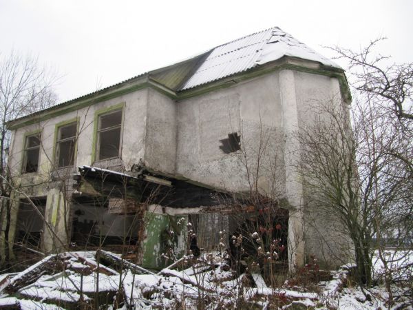 Клуб. Бывший костел, перевезенный из Большой Сервочи в 1950г.