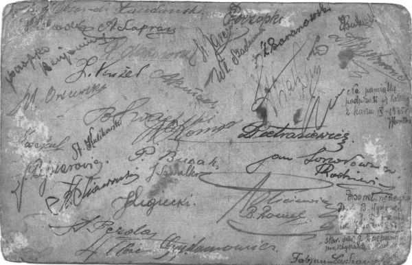 Podpisy na stronie odwrotnej. Podpisali sie koledzy z Kursu IX 1935 rok.Nazwiska ktore odczytalam.Ludienski, Kulikowski, J Liegiecki, albo Legiecki, Gajdamowicz, J Szwalko, P Burak, A Bulach, Z baranowski, Wl Szadziewski, Rodzewicz, Josef Kondrat<br> 