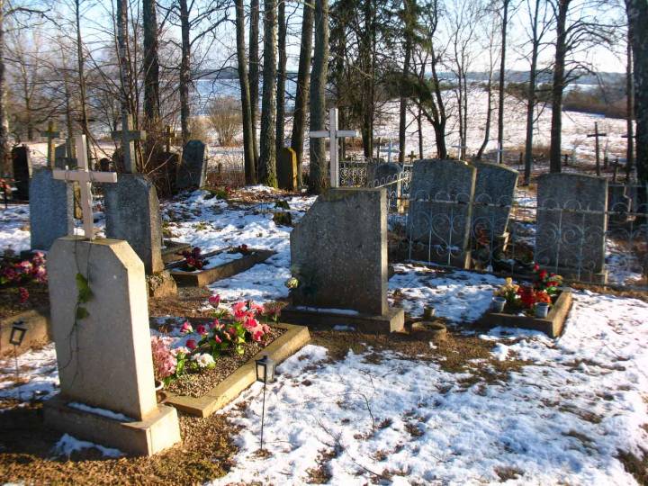 Stary cmentarz w Uklach / nie jestem autorem tego zdjęcia