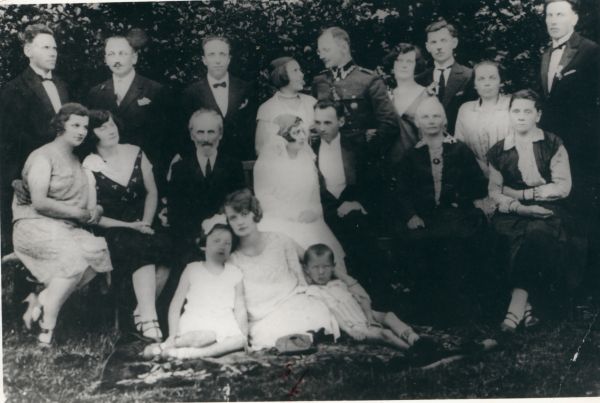 Ślub Józefa Pleskaczewskiego.Moje pytanie związane jest z tym, z kim zawarł związek małżeński Pan Józef? Ślub Józefa Pleskaczewskiego.Moje pytanie związane jest z tym, z kim zawarł związek małżeński Pan Józef?