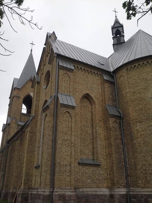 Раковский костёл со стороны плебании.