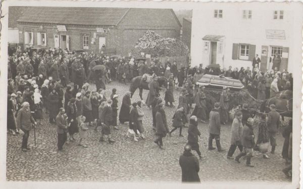 Postawy rynek - pogrzeb ułana Postawy rynek - pogrzeb ułana