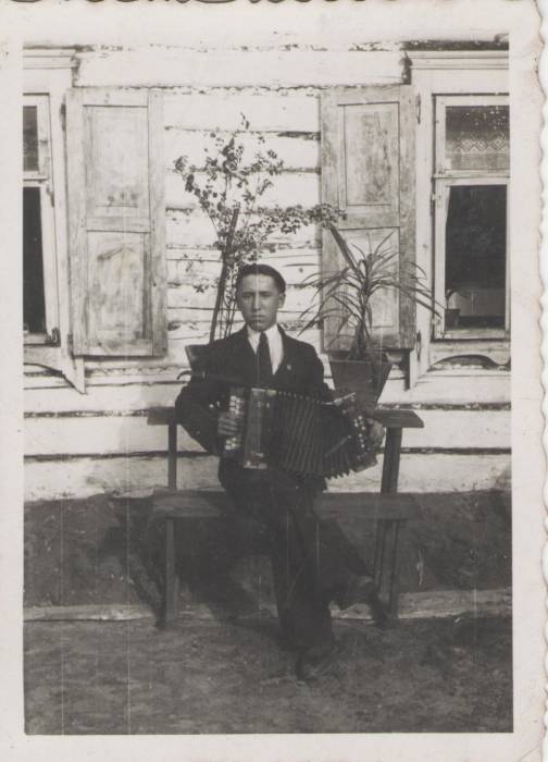 Poszukuję informacji o tej osobie. Z tyłu napisane: Koleżance Zosi od Władysława Ryntanta. Poszukuję informacji o tej osobie. Z tyłu napisane: Koleżance Zosi od Władysława Ryntanta.