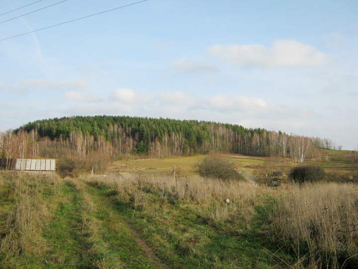 Над Беланамі ўзвышаецца Плоская Гара альбо Плошчанка...