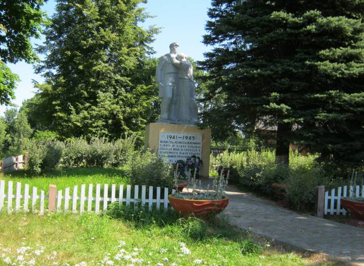 Гасцілавічы. Помнік загінуўшым у вайну 1941-1945 годоў.