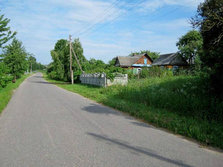 Дарога цераз вёску