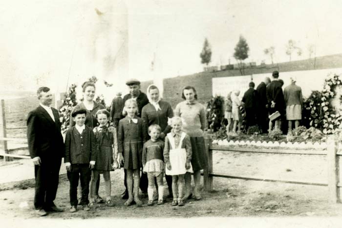 Каля помніка 9 мая 1970 г.