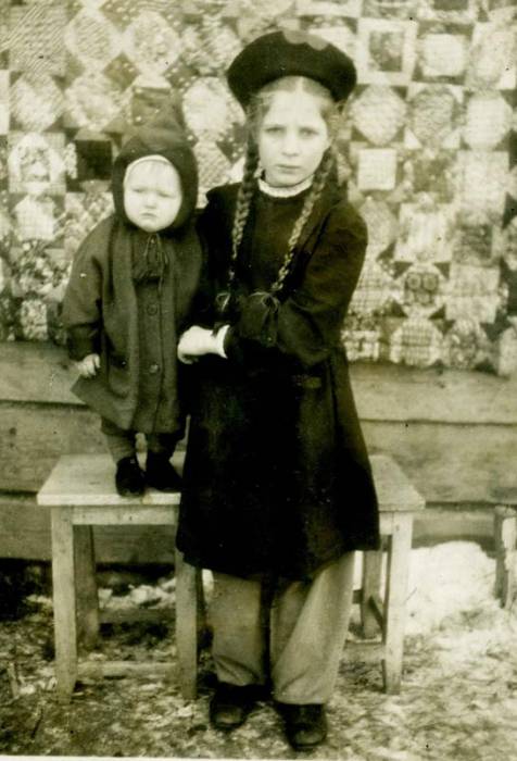 Яблонская Раіса з братам