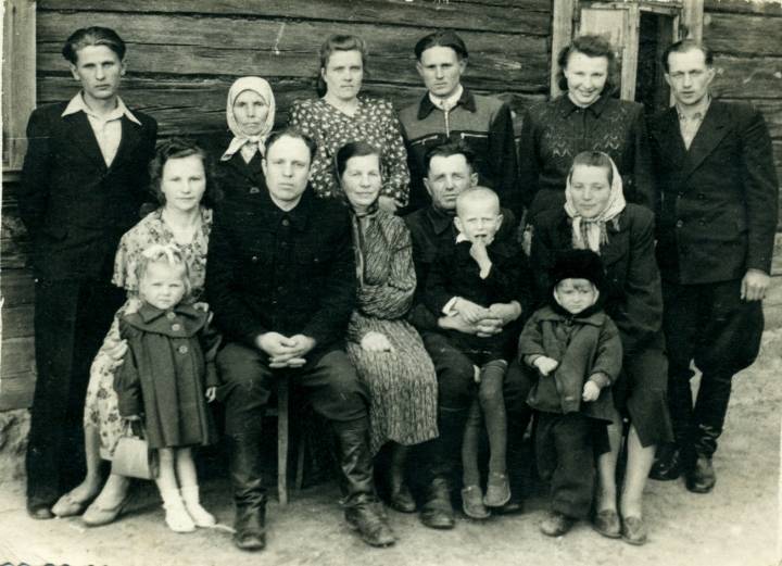 Мясата. Бальшасць гэтых людзей была занята на будаўніцстве торфапрадпрыемства ,,Чысць