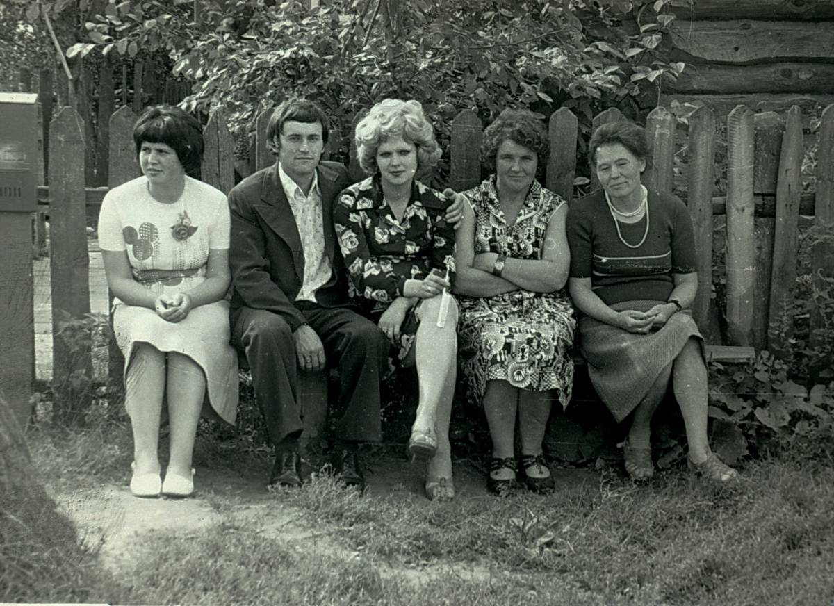 Каля хаты Бараноўскай Олі...