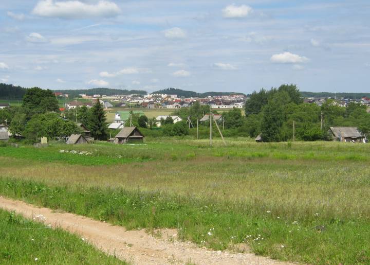 Удалечыні бачны Лагойск...