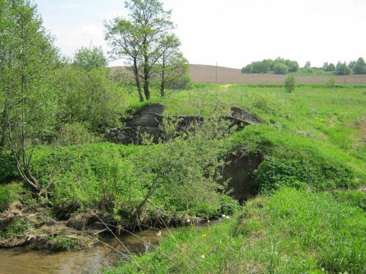 Разбураная дамба верхняга возера