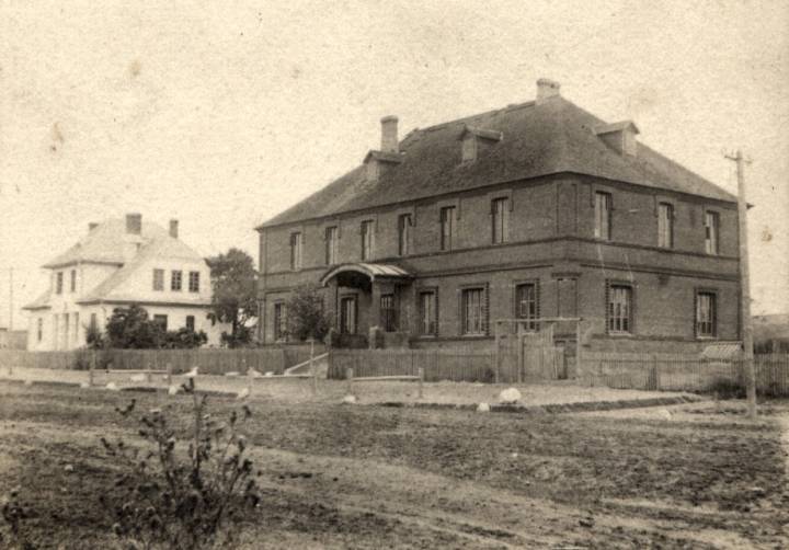 Szkoła w Koreliczach.