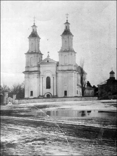 Фотография, сделанная до 1915 года: еще не разрушенный собор, типичный вид виленского барокко: