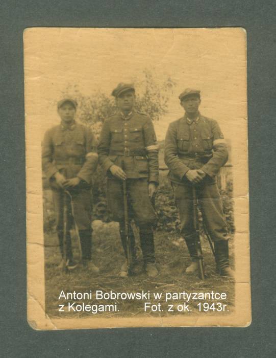 Żołnierze Armii Krajowej w czasie II Wojny Światowej.