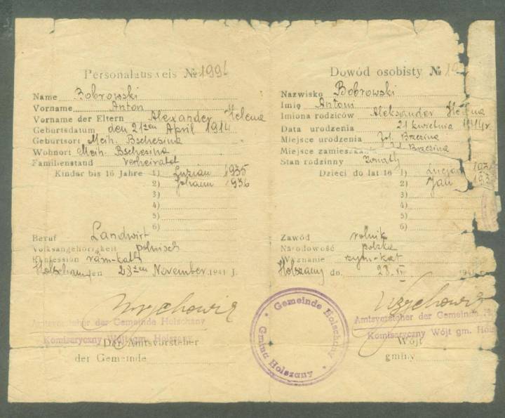 Dwujęzyczny dowód osobisty wydawany przez władze niemieckie w czasie okupacji - część wewnętrzna.