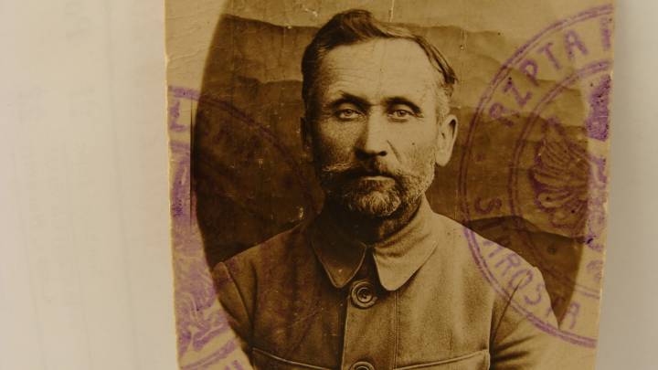 Antoni Józefowicz 1871-1943. Urodzony w Janowszczyźnie, pochowany w Olkowiczach.  