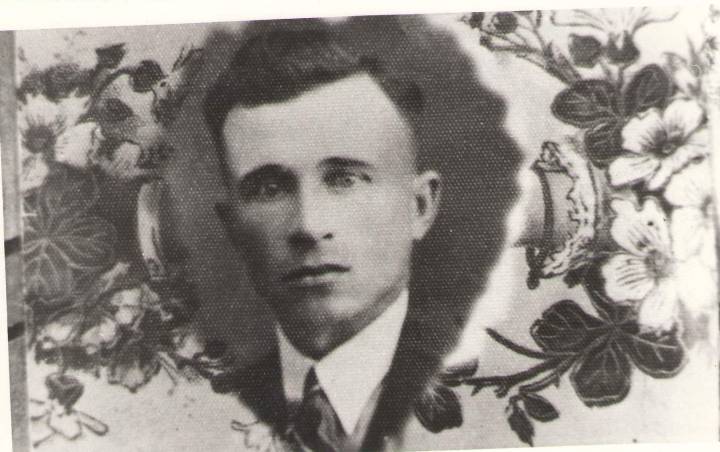 Гірын Норберт Ігнатавіч (1907 - 1941)  - муж Ганны Юльянаўны Рынкевіч (Гірын), вязень турмы Беразвечча, расстраляны ў 1941 годзе бальшавікамі. 