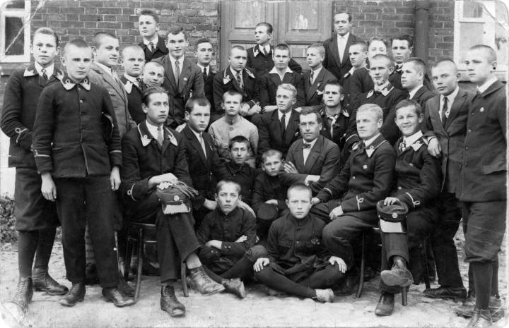 Uczniowie Szkoły Powszechnej w Jodach. Rok ok. 1925.