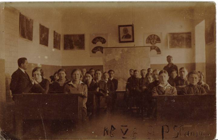 Gimnazjum Paсstwowe im T Kościuszki w Słonimie, klasa V b  Gimnazjum Paсstwowe im T Kościuszki w Słonimie, klasa V b