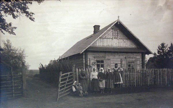 Новая хата 'амерыканца' ў Даўгінічах.<br>Фота Л.Дашкевіча, 8-19 траўня 1923г.