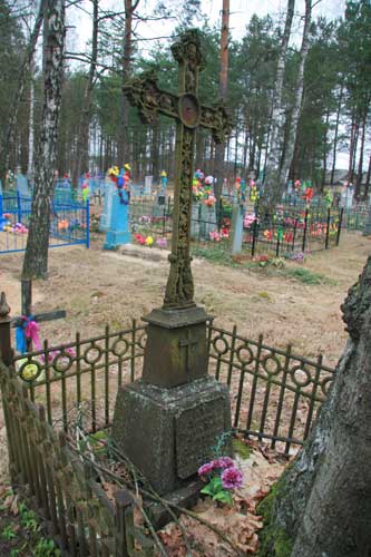 Магіла Стафана Пятра Шаламіцкага на лышчанскіх могілках<br>Фота 03.04.2010