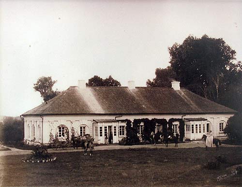 Sienieżyce. Kazimierza Jundziłła. Front domu<br>fot. Józef Boretti. 1894