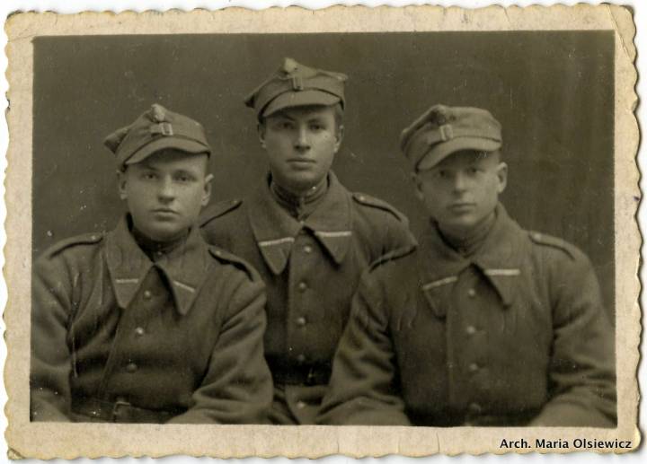 Leon Olsiewicz (z prawej) z bratem Alfonsem Olsiewicz (z lewej)<br>Zdjęcie wykonane w Białymstoku.