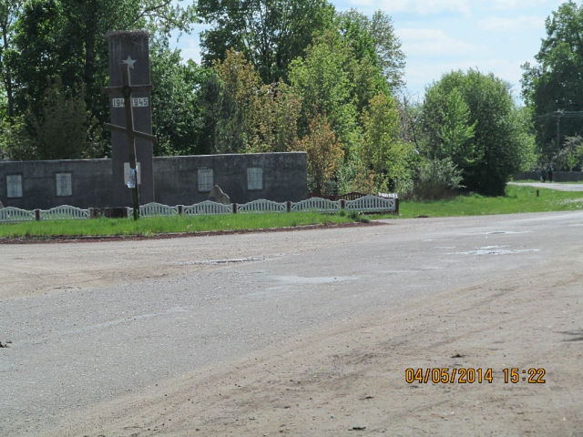Белавичи. Памятник землякам.