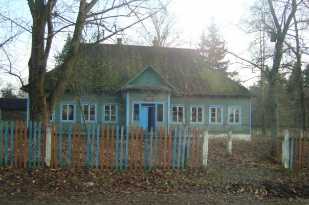 Белавичи. Развалины школы.