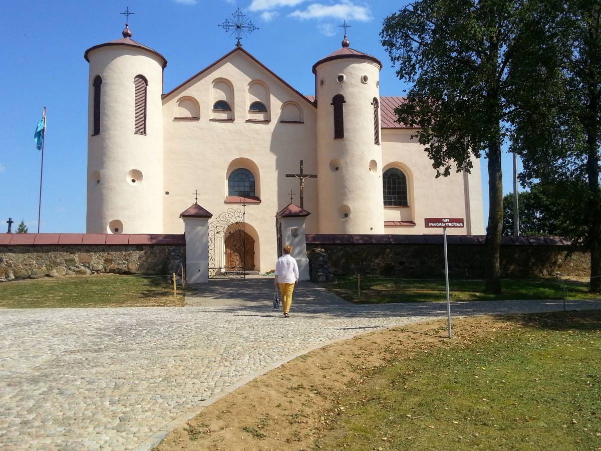 Костел в Камаях