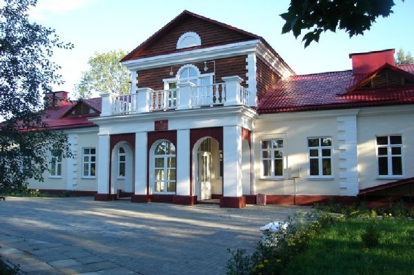 Dwór Idołta-Biblioteka