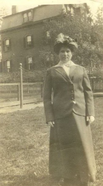 прабабушка Мария Брикач во время жизни в Санкт-Петербурге прабабушка Мария Брикач во время жизни в Санкт-Петербурге