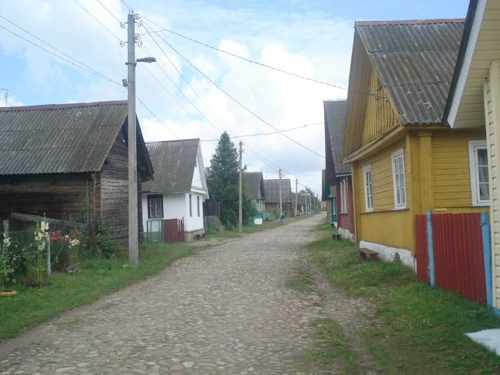 Tu urodziła się matka mojego ojca Waleria (Łappa) Roślewska w 1889 roku. Była chrzczona w kosciele rzymskokatolickim w Kamieniu.