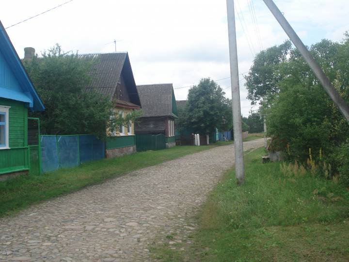 Po środku dom rodzinny mojej babci Walerii.