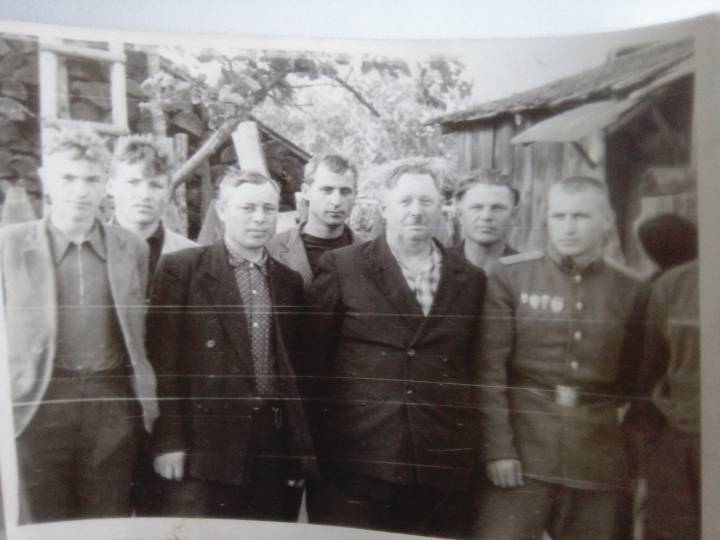 Дед Иван Андреюк(в центре) 
