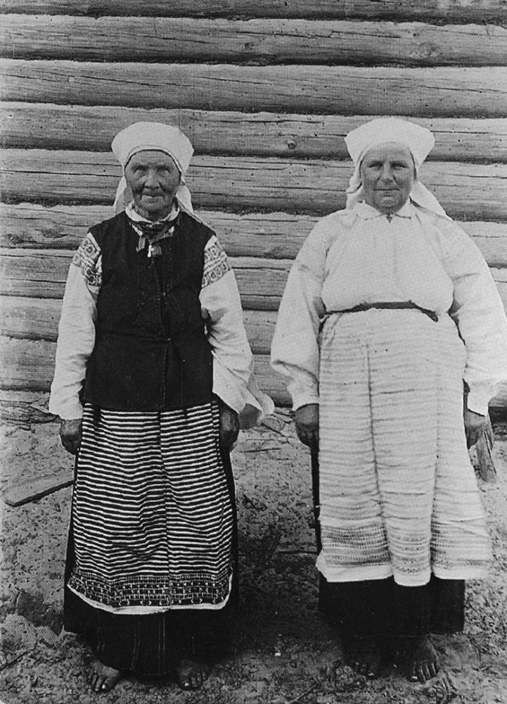 1912 год. На фото Анна Бруцэко 70 лет и Анна Гаркуша 60 лет.<br>Фотограф Исаак Абрамович Сербава.