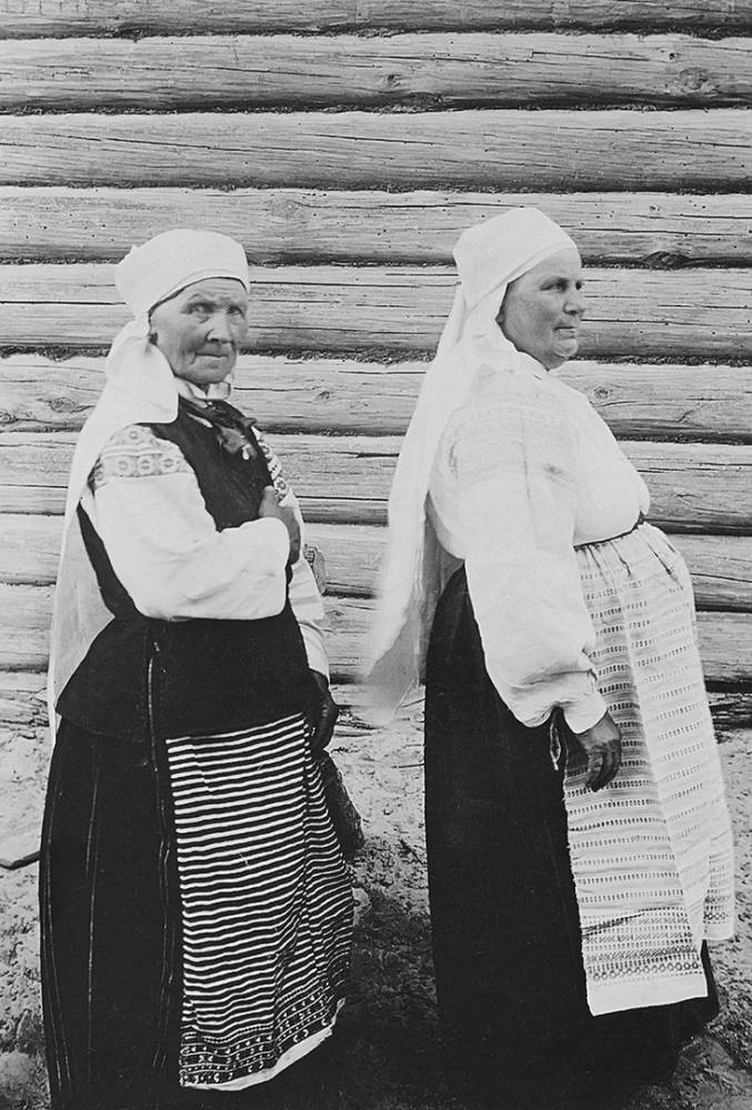 1912 год. На фото Анна Бруцэко 70 лет и Анна Гаркуша 60 лет.<br>Фотограф Исаак Абрамович Сербава.